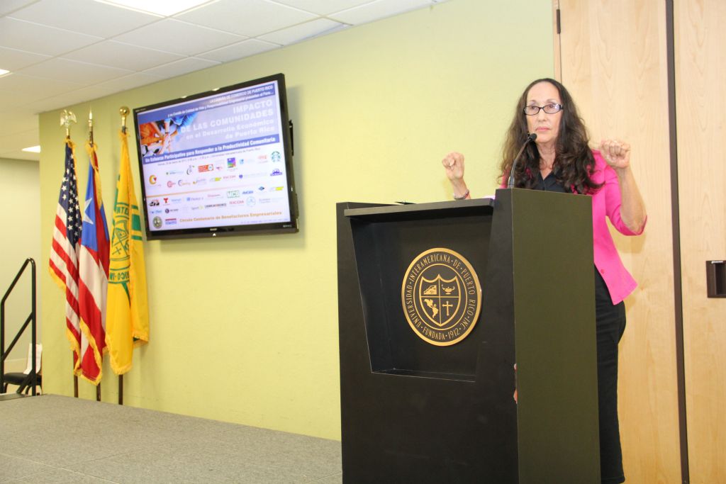Dra. Luisa Seijo Maldonado, Directora del Instituto Universitario para el Desarrollo de las Comunidades, del Centro de Investigación y Desarrollo del Recinto Universitario de Mayagüez.